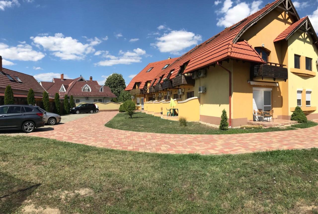 Pitypang Apartman Gyula Extérieur photo